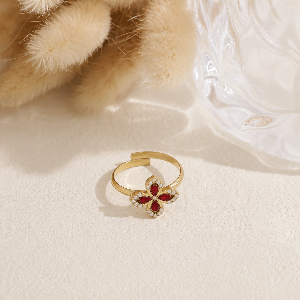 Bague trèfle serti zirconium colorés — Rouge