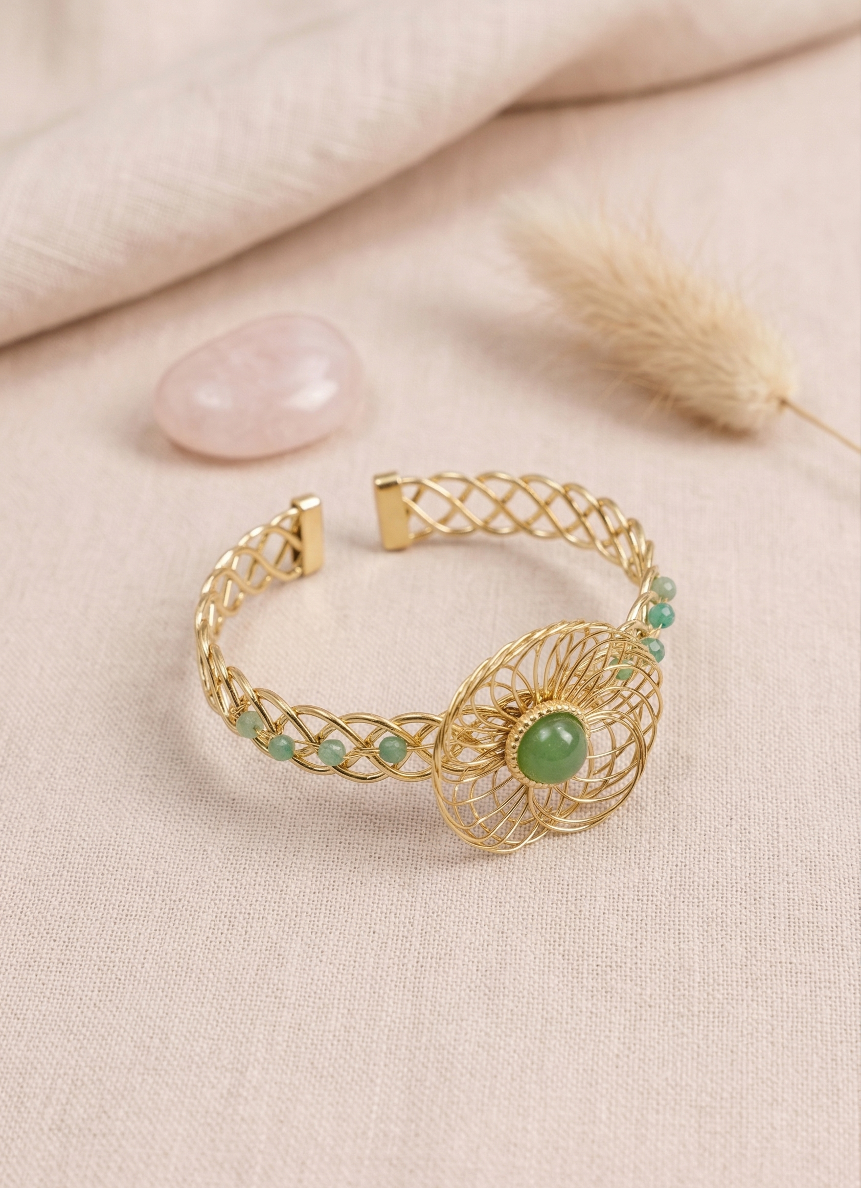 Bracelet Manchette Tressé Doré Avec Pierre et Perles — Vert